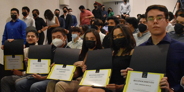Impulsa CETYS Universidad talento académico, deportivo y cultural con entrega de becas